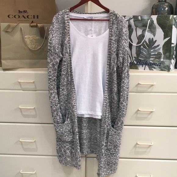 White T Shirt Wardrobe Staple - Picture 2 of 7